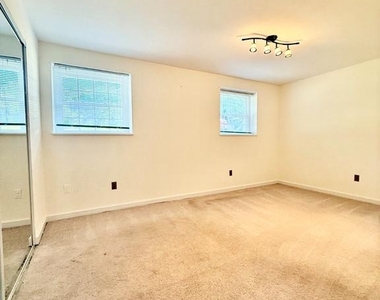 7700 Newington Forest Avenue - Photo Thumbnail 13