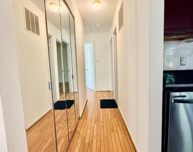 7700 Newington Forest Avenue - Photo Thumbnail 3