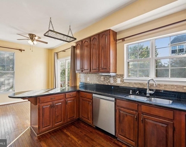 2560 James Maury Drive - Photo Thumbnail 8