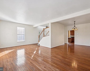 2560 James Maury Drive - Photo Thumbnail 4
