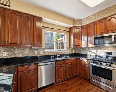 2560 James Maury Drive - Photo Thumbnail 6