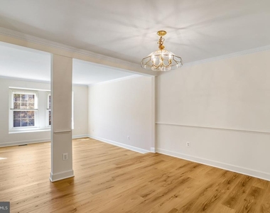 8042 Merry Oaks Court - Photo Thumbnail 6