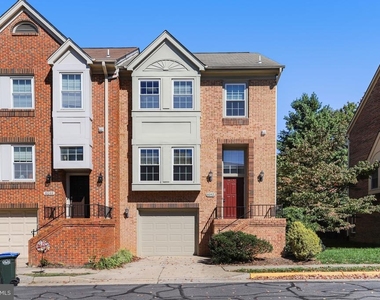 8042 Merry Oaks Court - Photo Thumbnail 2