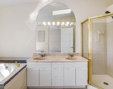 8042 Merry Oaks Court - Photo Thumbnail 26