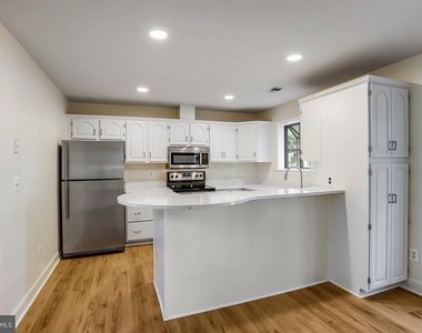 8042 Merry Oaks Court - Photo Thumbnail 17
