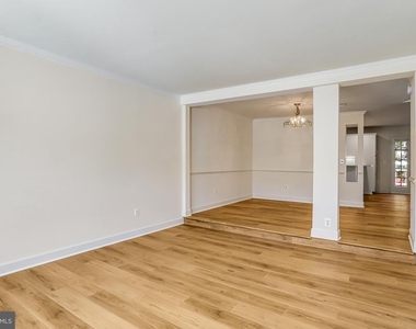 8042 Merry Oaks Court - Photo Thumbnail 12
