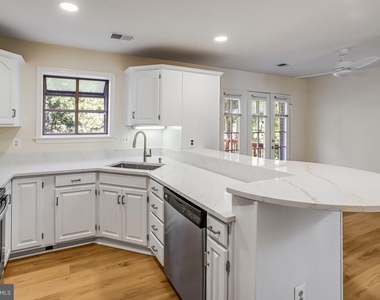 8042 Merry Oaks Court - Photo Thumbnail 19