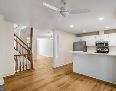 8042 Merry Oaks Court - Photo Thumbnail 16