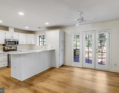 8042 Merry Oaks Court - Photo Thumbnail 15