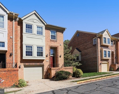 8042 Merry Oaks Court - Photo Thumbnail 3