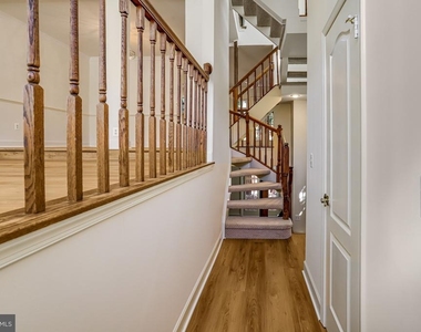 8042 Merry Oaks Court - Photo Thumbnail 4