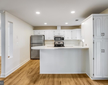 8042 Merry Oaks Court - Photo Thumbnail 21