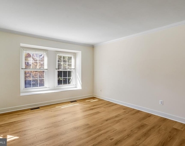 8042 Merry Oaks Court - Photo Thumbnail 11