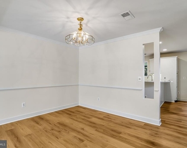 8042 Merry Oaks Court - Photo Thumbnail 7