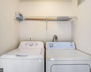 8042 Merry Oaks Court - Photo Thumbnail 37