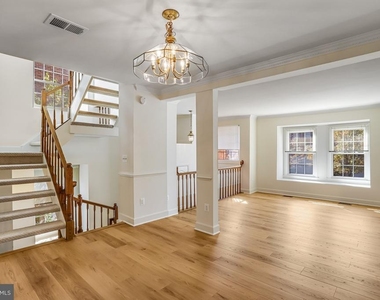 8042 Merry Oaks Court - Photo Thumbnail 9