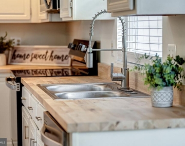 1425 Cellar Creek Way - Photo Thumbnail 17