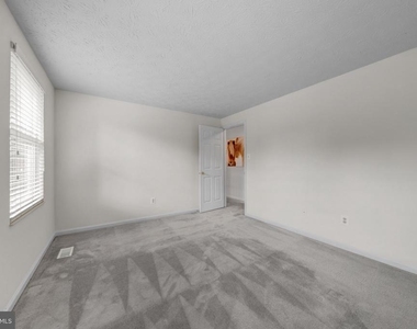 1425 Cellar Creek Way - Photo Thumbnail 31
