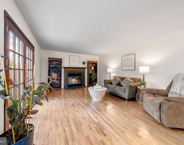 1425 Cellar Creek Way - Photo Thumbnail 10