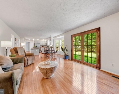 1425 Cellar Creek Way - Photo Thumbnail 11