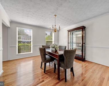 1425 Cellar Creek Way - Photo Thumbnail 7