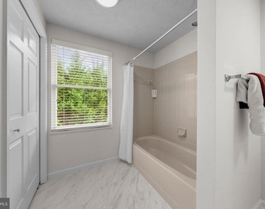 1425 Cellar Creek Way - Photo Thumbnail 29
