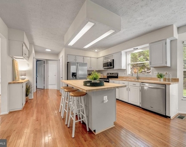 1425 Cellar Creek Way - Photo Thumbnail 14