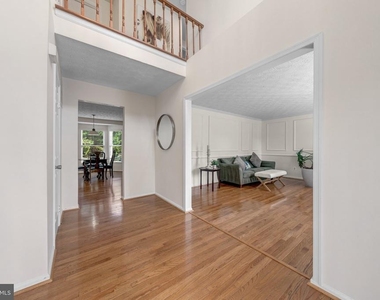 1425 Cellar Creek Way - Photo Thumbnail 3