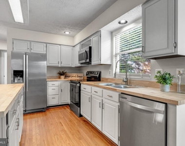 1425 Cellar Creek Way - Photo Thumbnail 19