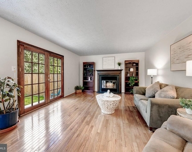 1425 Cellar Creek Way - Photo Thumbnail 9