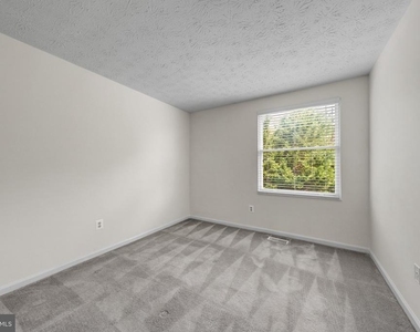 1425 Cellar Creek Way - Photo Thumbnail 34