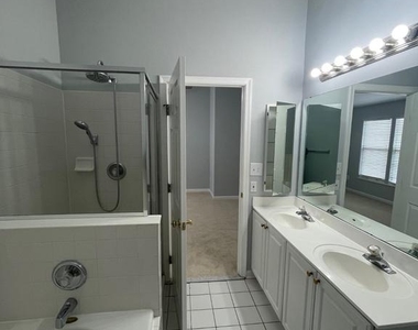 6309 Meadow Glade Lane - Photo Thumbnail 5