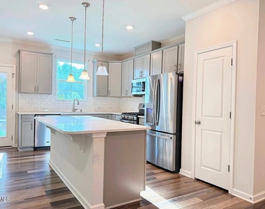 147 Hunston Drive - Photo Thumbnail 4