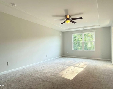 147 Hunston Drive - Photo Thumbnail 8