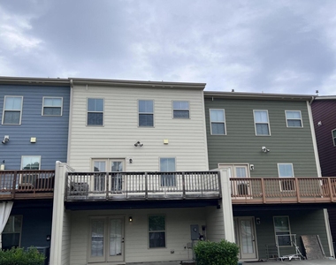 1010 Drayman Place - Photo Thumbnail 33