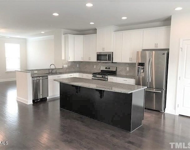 1010 Drayman Place - Photo Thumbnail 5