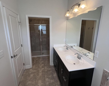 1010 Drayman Place - Photo Thumbnail 21