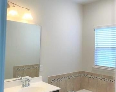 1010 Drayman Place - Photo Thumbnail 22