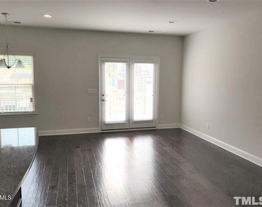 1010 Drayman Place - Photo Thumbnail 6