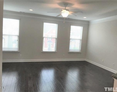 1010 Drayman Place - Photo Thumbnail 7