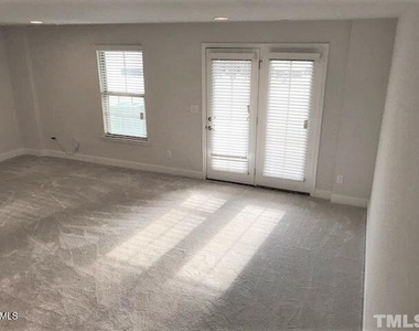 1010 Drayman Place - Photo Thumbnail 28