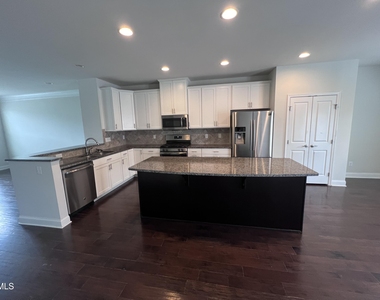 1010 Drayman Place - Photo Thumbnail 13
