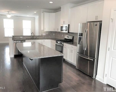 1010 Drayman Place - Photo Thumbnail 4