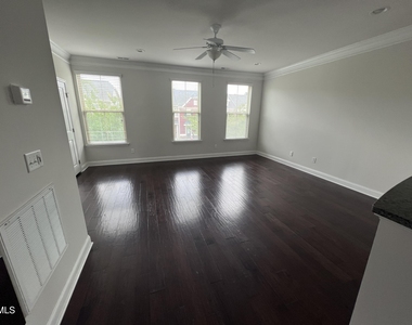 1010 Drayman Place - Photo Thumbnail 11