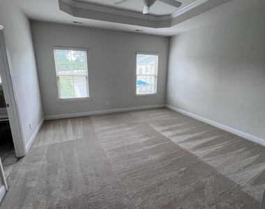 1010 Drayman Place - Photo Thumbnail 18
