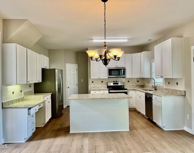 101 Cockleshell Court - Photo Thumbnail 6