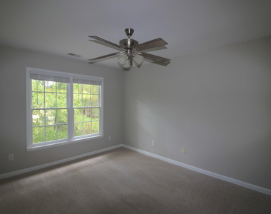 101 Cockleshell Court - Photo Thumbnail 13