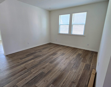 1544 Underbrush Drive - Photo Thumbnail 4
