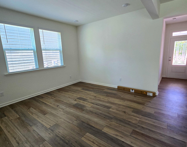 1544 Underbrush Drive - Photo Thumbnail 5