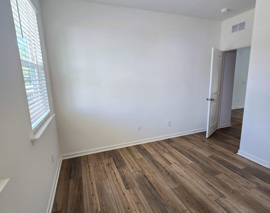 1544 Underbrush Drive - Photo Thumbnail 27